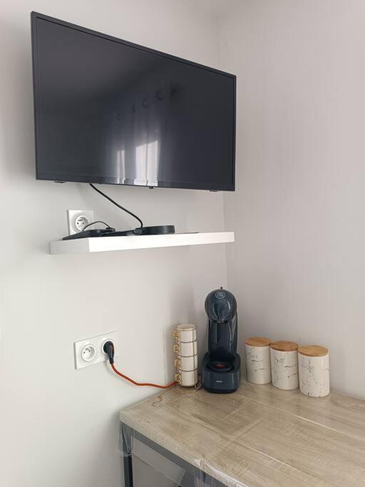Charmant Studio Avec Piscine Villemoustaussou Exteriör bild