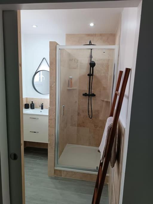 Charmant Studio Avec Piscine Villemoustaussou Exteriör bild